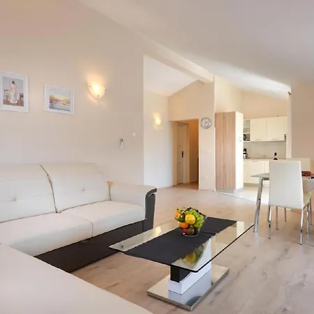 Apartment Mit Pool, Garten, Liegen, Strandnah Poreč