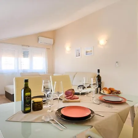 Mit Pool, Garten, Liegen, Strandnah * Porec