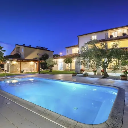 Mit Pool, Garten, Liegen, Strandnah Apartment *