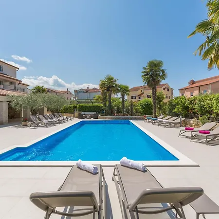 Mit Pool, Garten, Liegen, Strandnah Apartment *