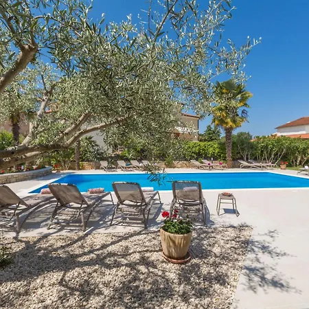 Mit Pool, Garten, Liegen, Strandnah *
